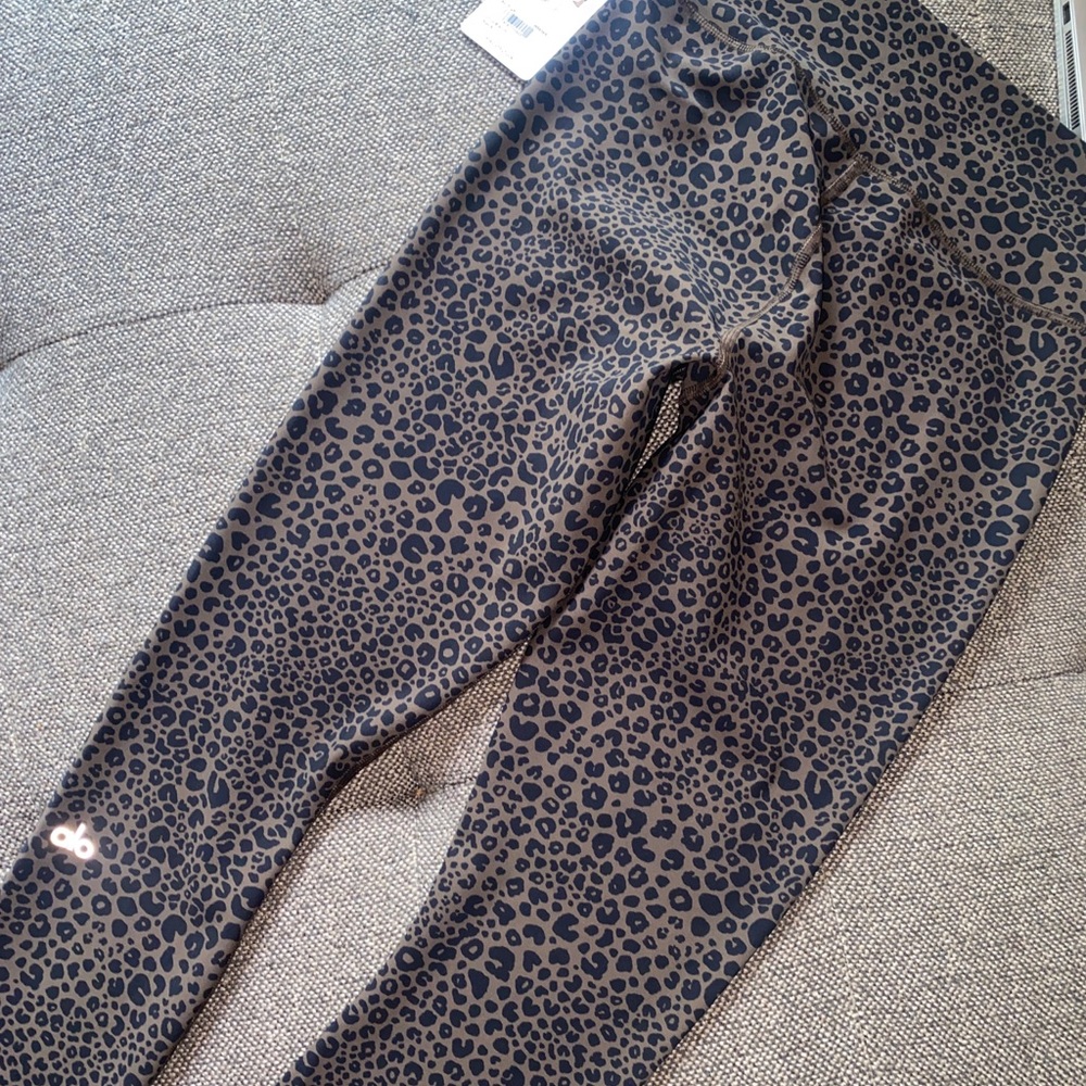 BNWT ALO LEGGINGS